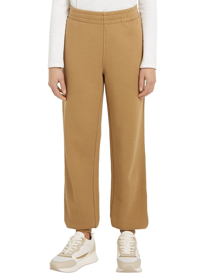 Joggers-conicos-con-logo-lateral