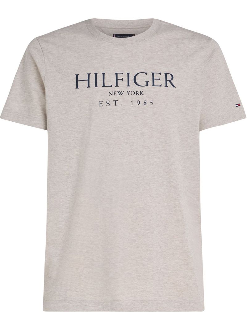Remera-con-logo-monotipo