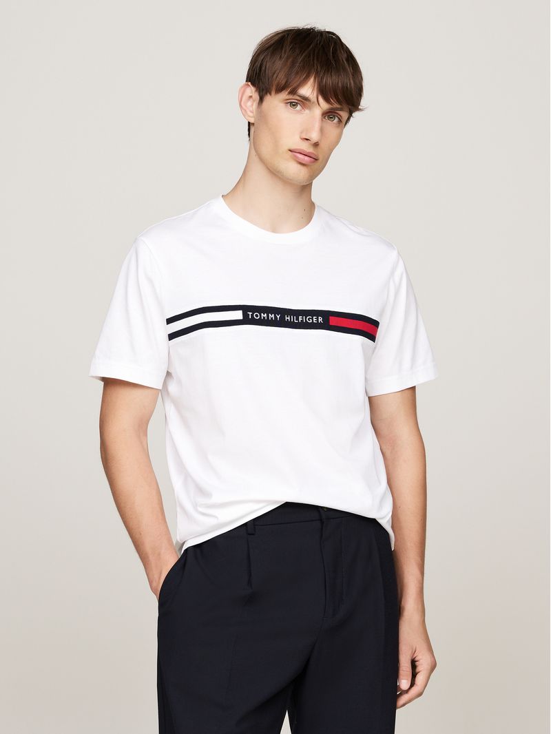 Remera-de-cuello-redondo-con-logo