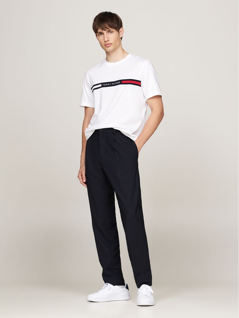 Remera-de-cuello-redondo-con-logo