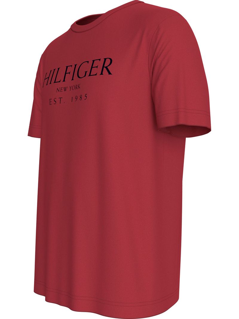 Remera-con-logo-monotipo