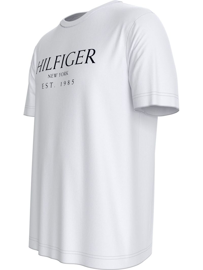 Remera-con-logo-monotipo