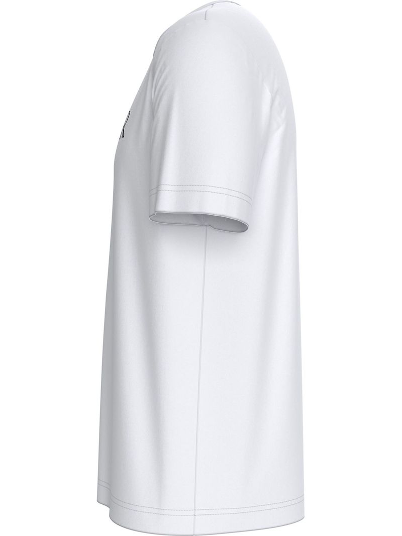 Remera-con-logo-monotipo