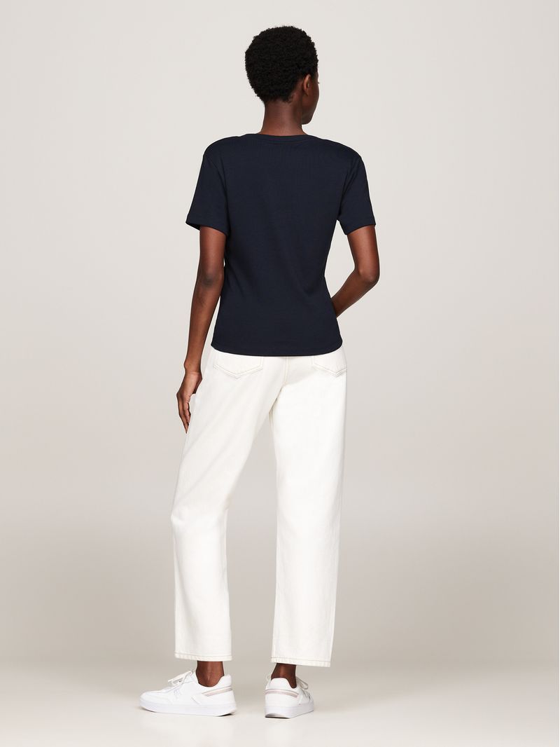 Remera-de-rayas-con-cuello-en-V