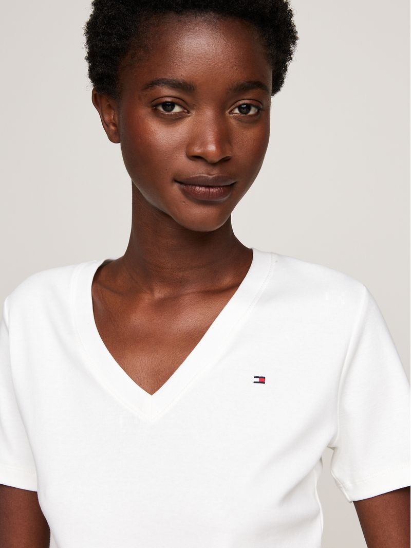 Remera-de-rayas-con-cuello-en-V