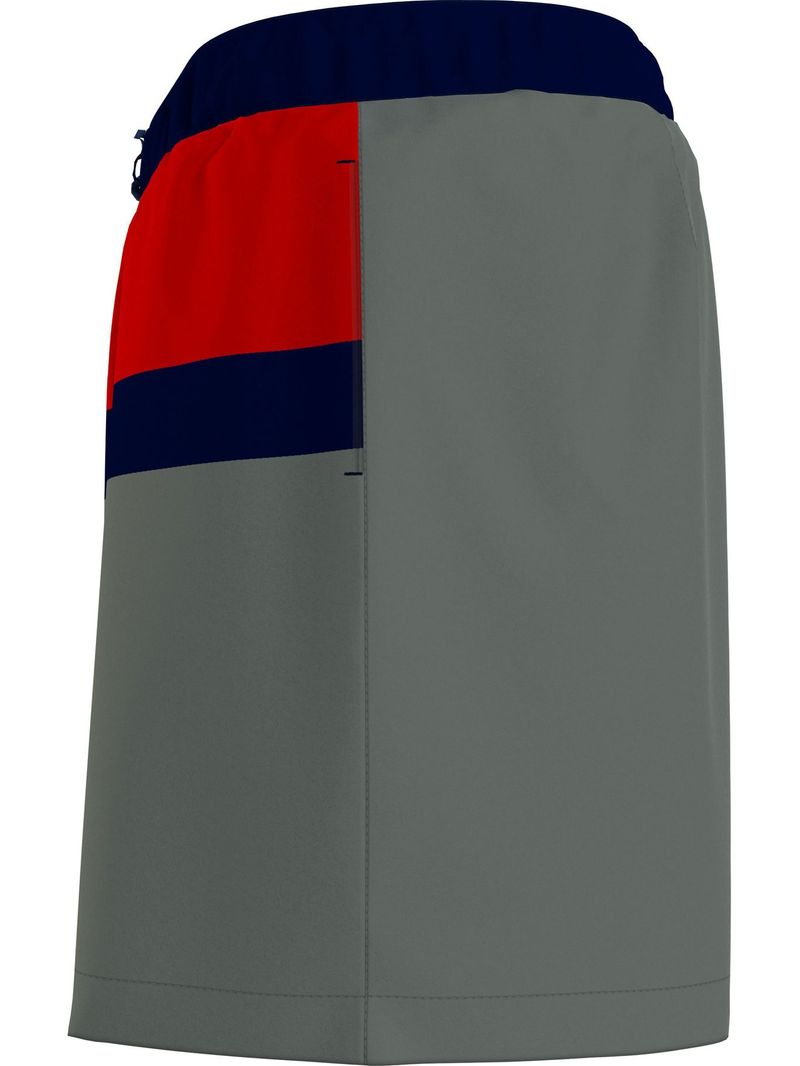Bañador-de-medio-largo-con-logo