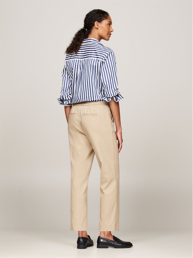 Pantalon-tobillero-de-corte-slim