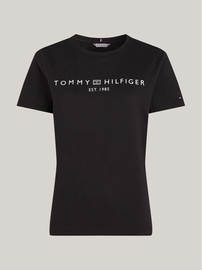 Remera-con-cuello-redondo-y-logo-distintivo