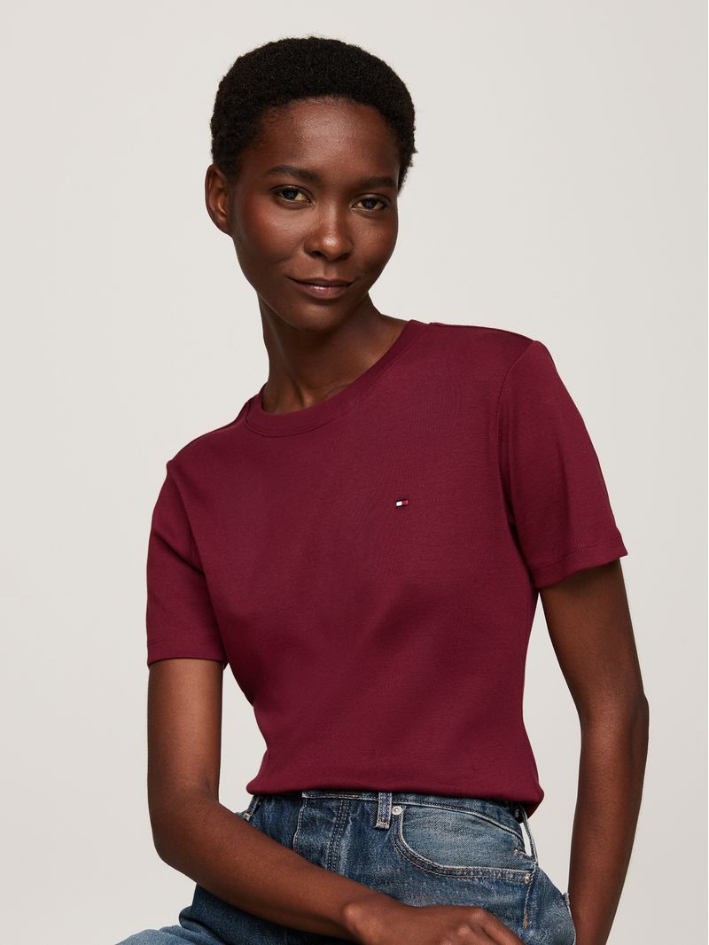 Remera-de-cuello-redondo-con-corte-slim
