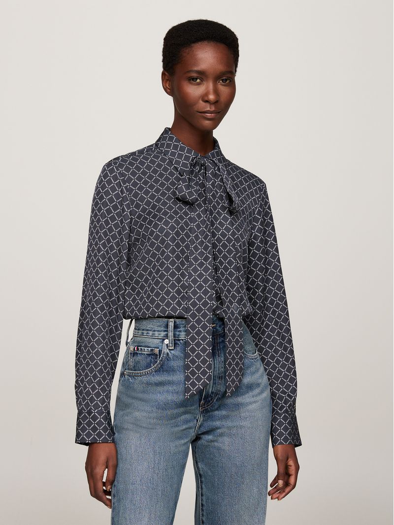 Blusa-de-viscosa-con-lazo-en-el-cuello