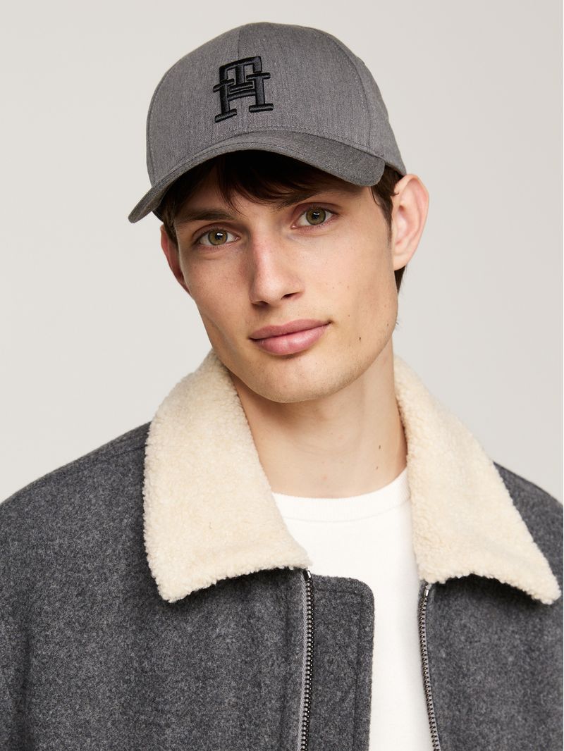 Gorra-de-beisbol-con-monograma-TH-bordado