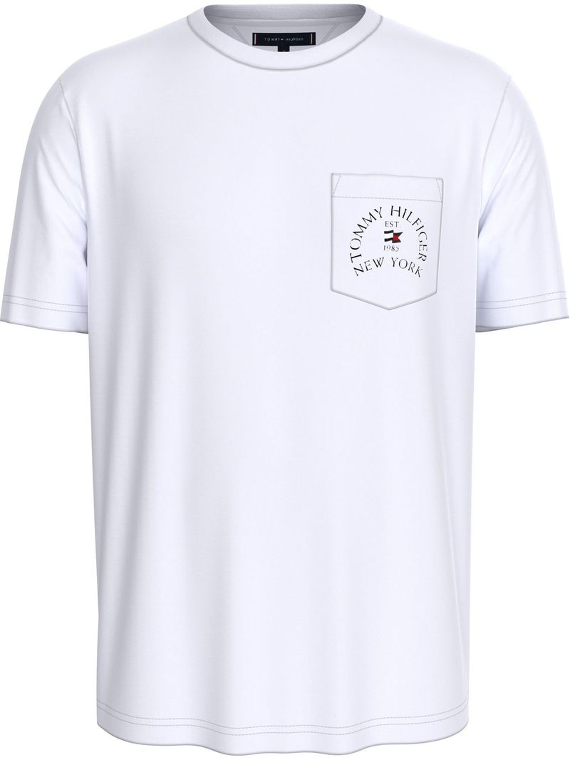 Remera-con-logo-de-parche-en-el-pecho