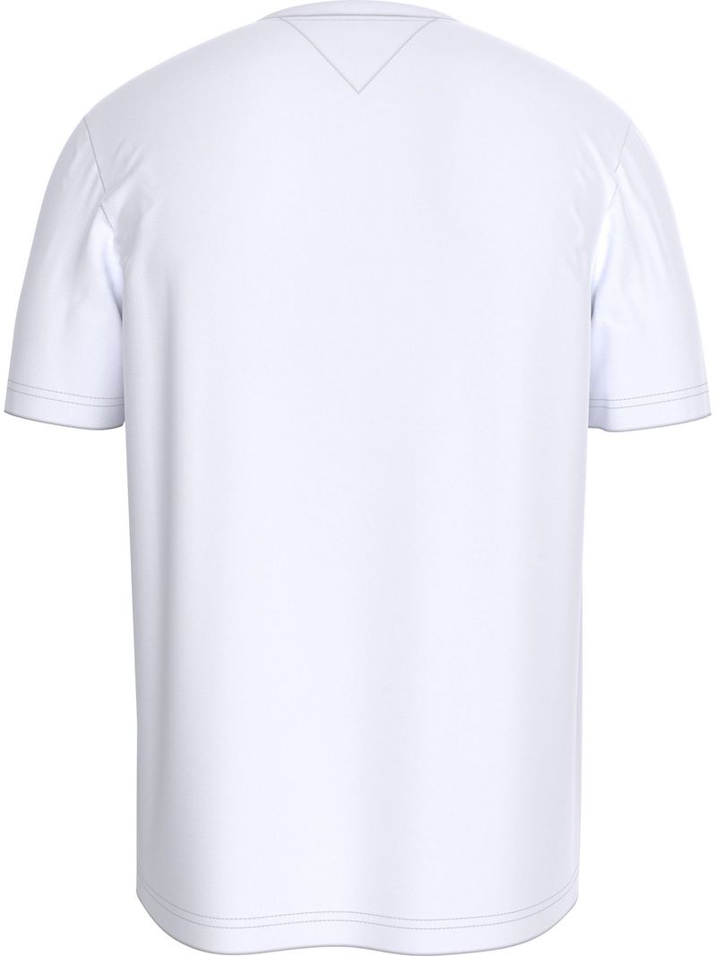Remera-con-logo-de-parche-en-el-pecho