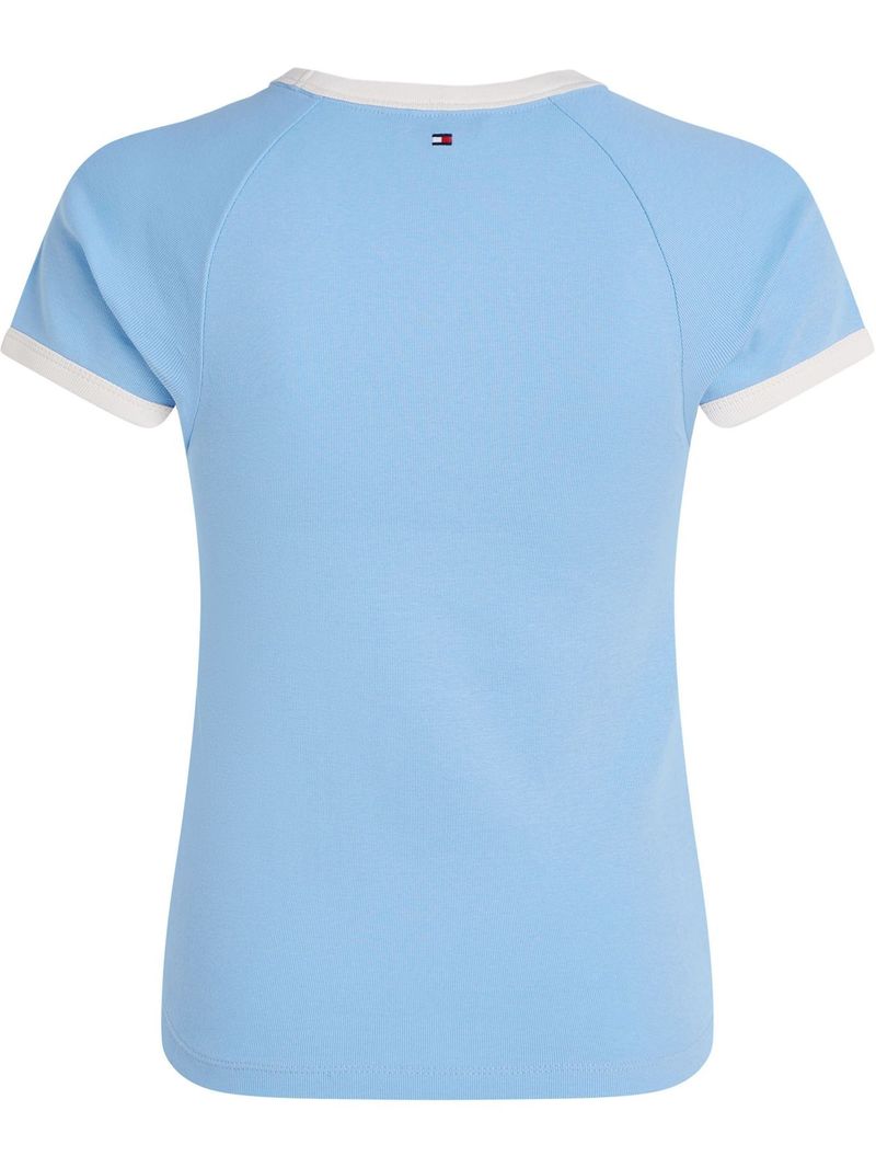 Remera-slim-con-logo-y-acabados-a-contraste