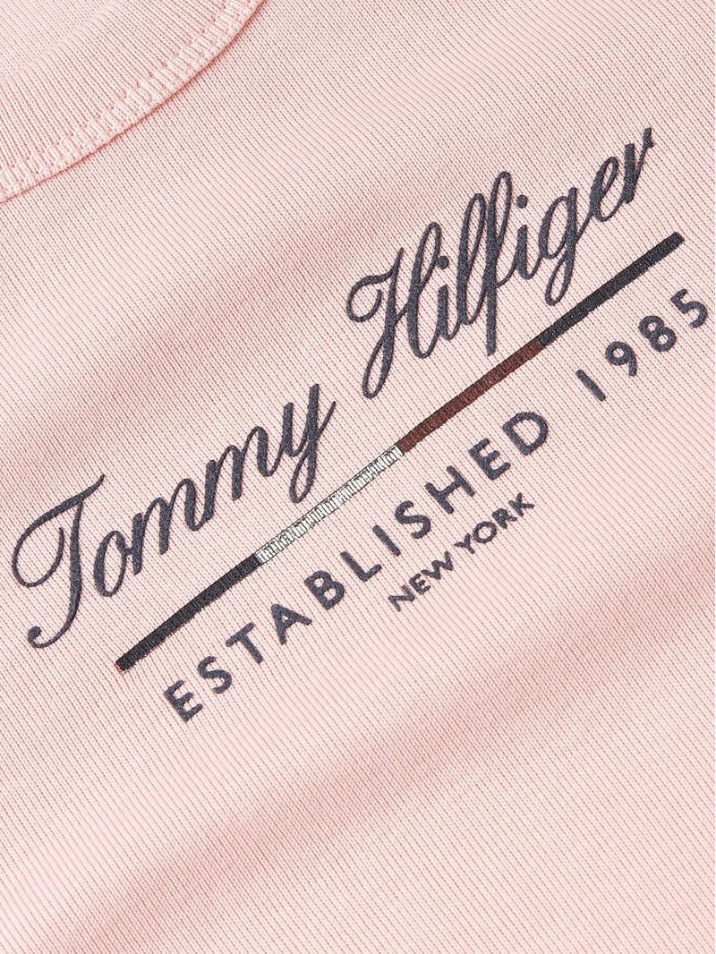 Remera-slim-con-logo-y-acabados-a-contraste