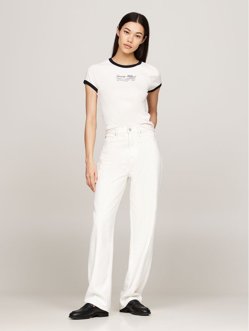 Remera-slim-con-logo-y-acabados-a-contraste