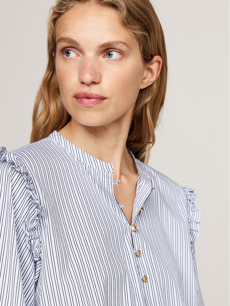 Blusa-de-corte-amplio-con-volantes