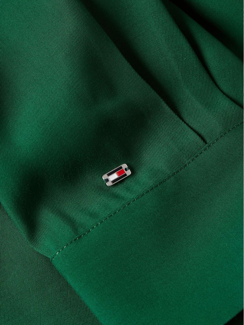 Camisa-de-corte-amplio-con-logo-metalico