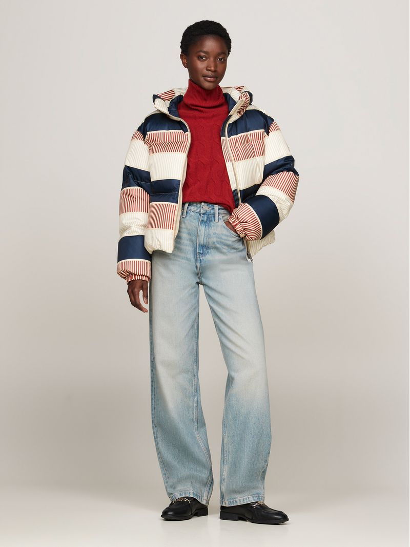 Campera-acolchada-con-estampado-distintivo