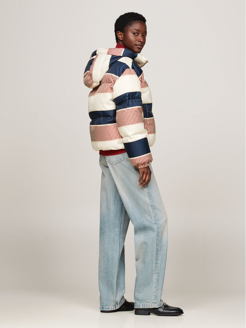 Campera-acolchada-con-estampado-distintivo