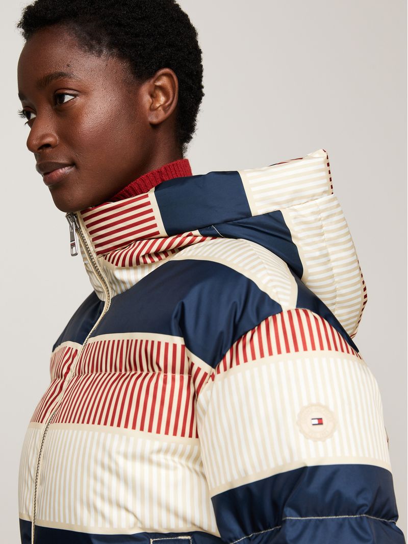 Campera-acolchada-con-estampado-distintivo
