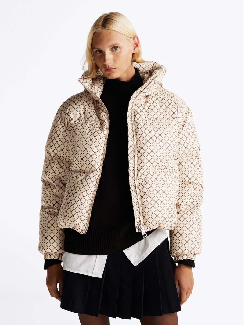 Campera-acolchada-con-estampado-distintivo