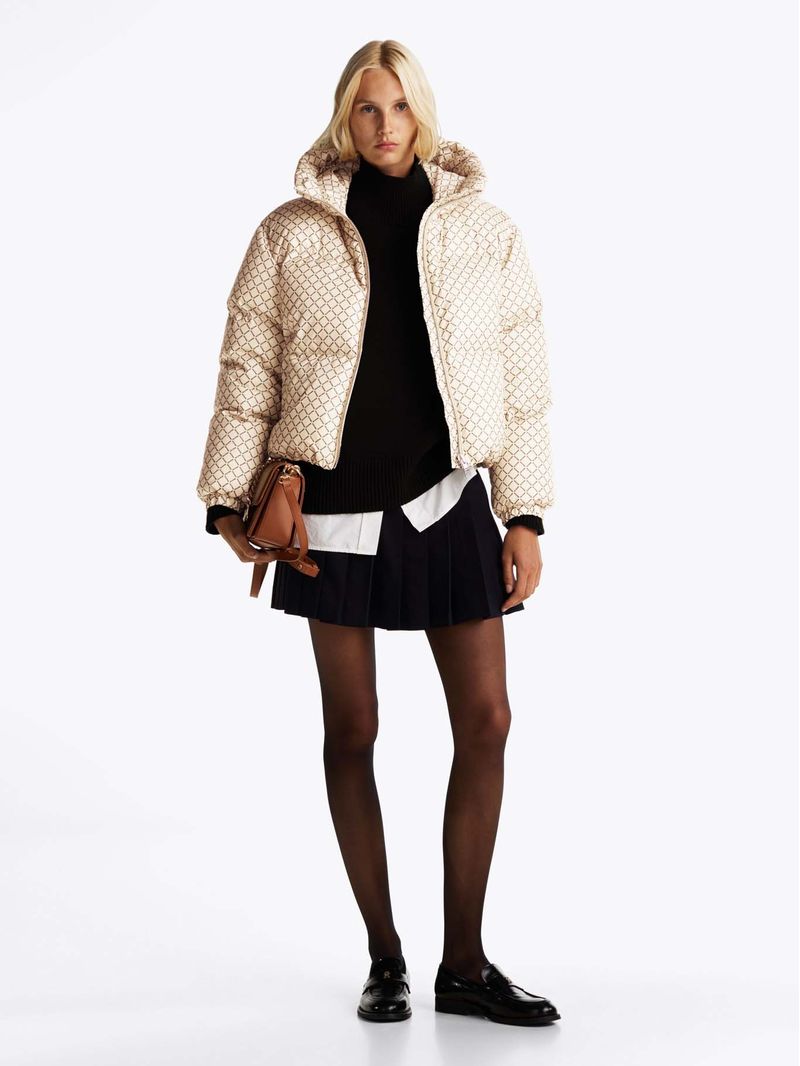 Campera-acolchada-con-estampado-distintivo
