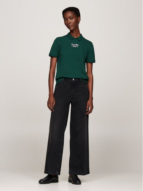 Chomba de corte regular con logo script