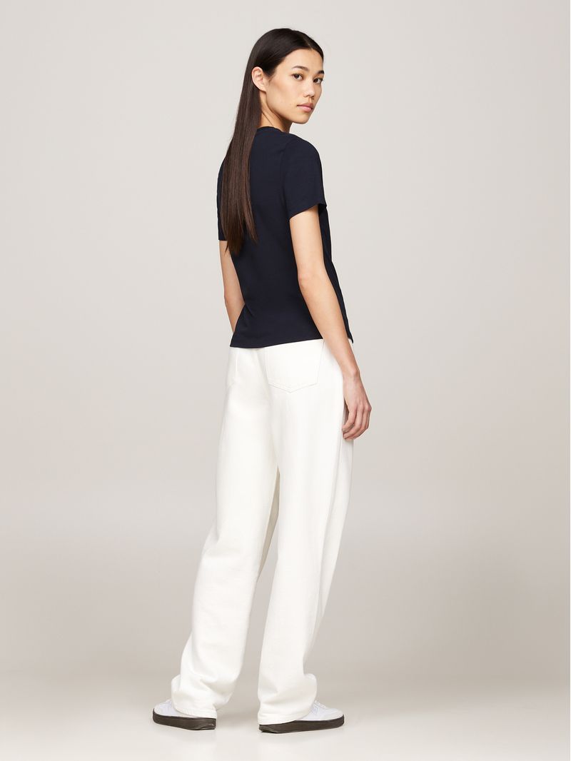 Remera-de-corte-slim-con-sello