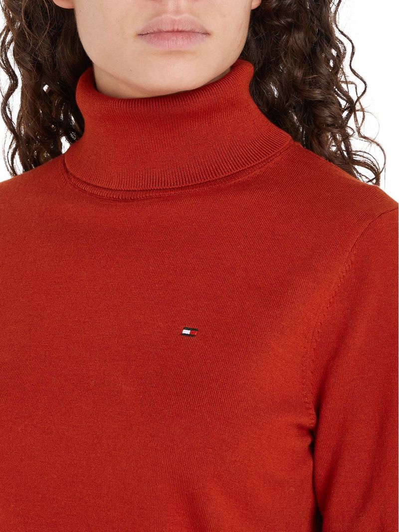 Sweater-de-cuello-alto-con-logo