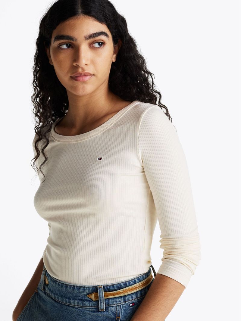 Remera-acanalada-slim-de-manga-larga