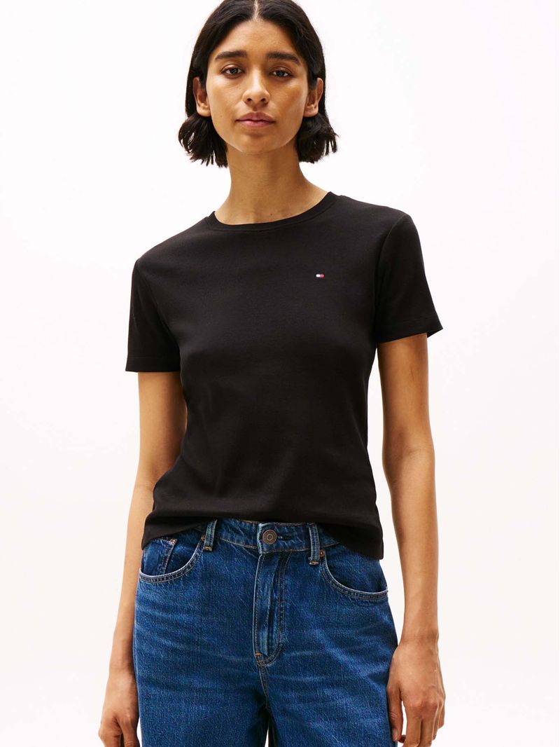 Remera-de-cuello-redondo-con-corte-slim