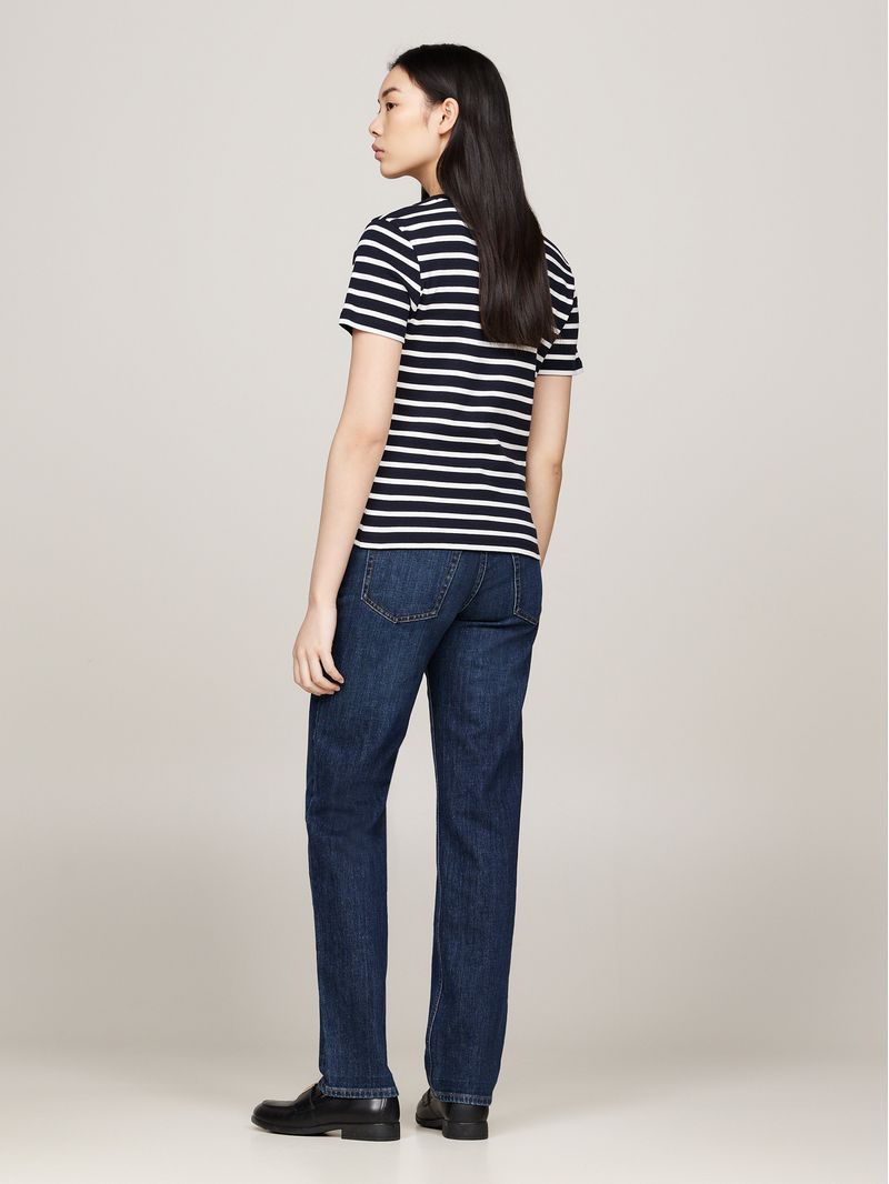 Remera-de-rayas-con-cuello-en-V