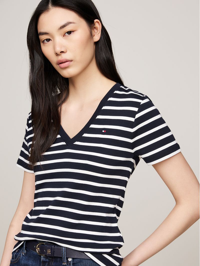 Remera-de-rayas-con-cuello-en-V