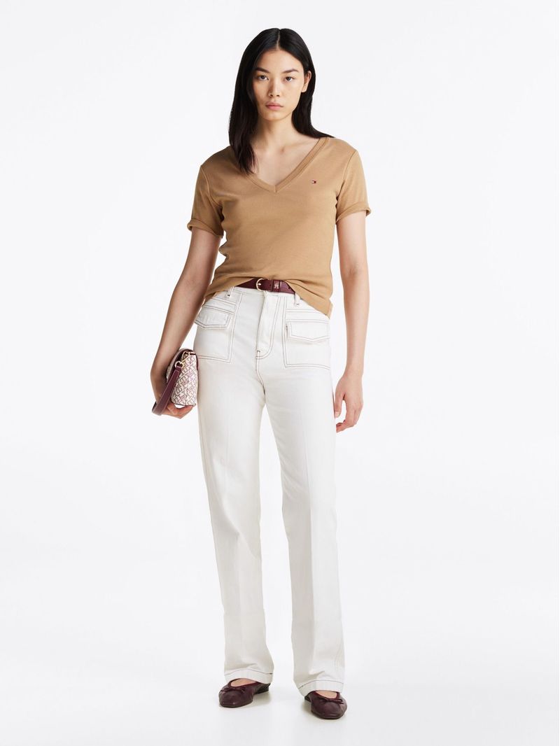 Remera-de-rayas-con-cuello-en-V