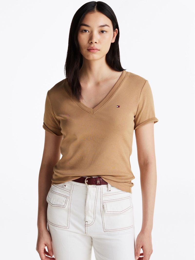 Remera-de-rayas-con-cuello-en-V