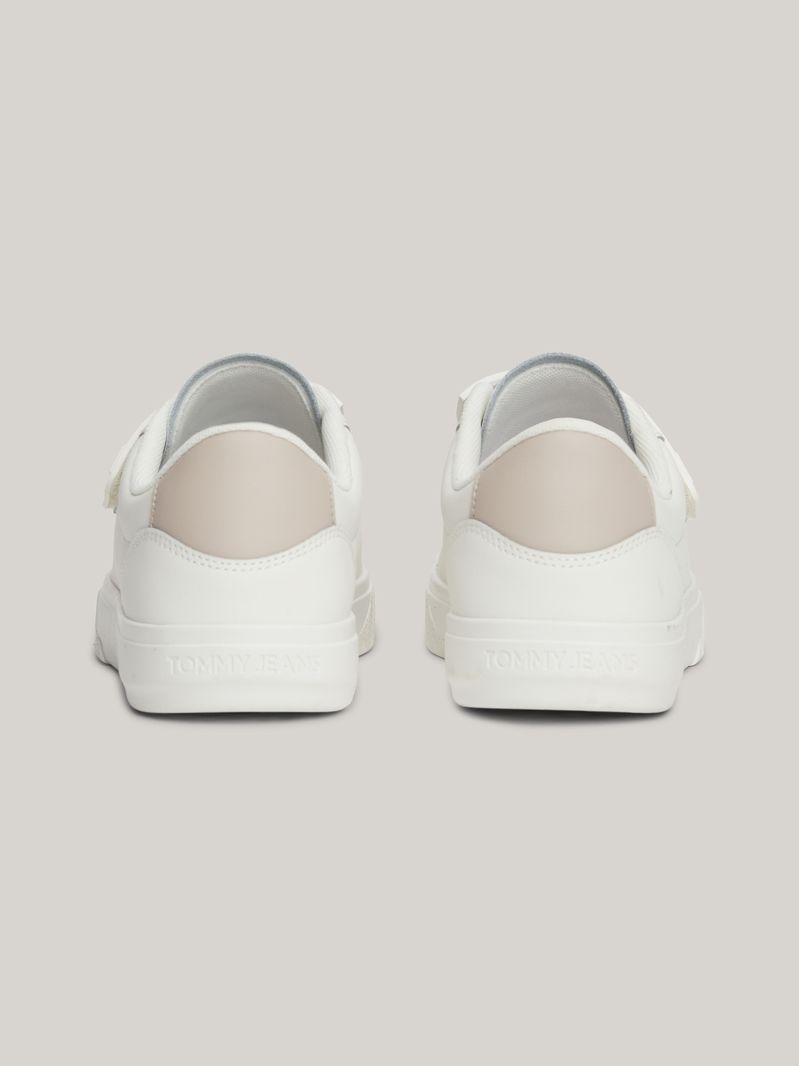 Zapatillas-de-piel-con-cierre-de-velcro