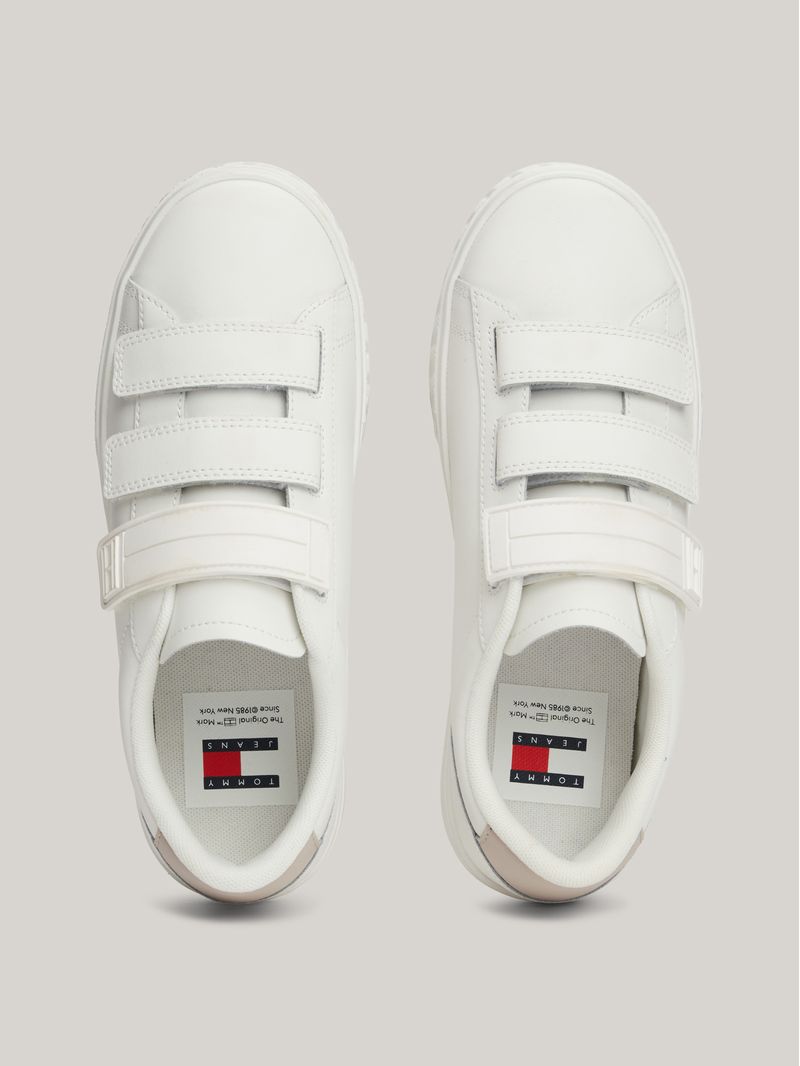 Zapatillas-de-piel-con-cierre-de-velcro