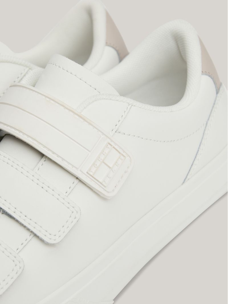 Zapatillas-de-piel-con-cierre-de-velcro