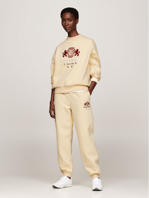 Joggers cónicos con logo bordado