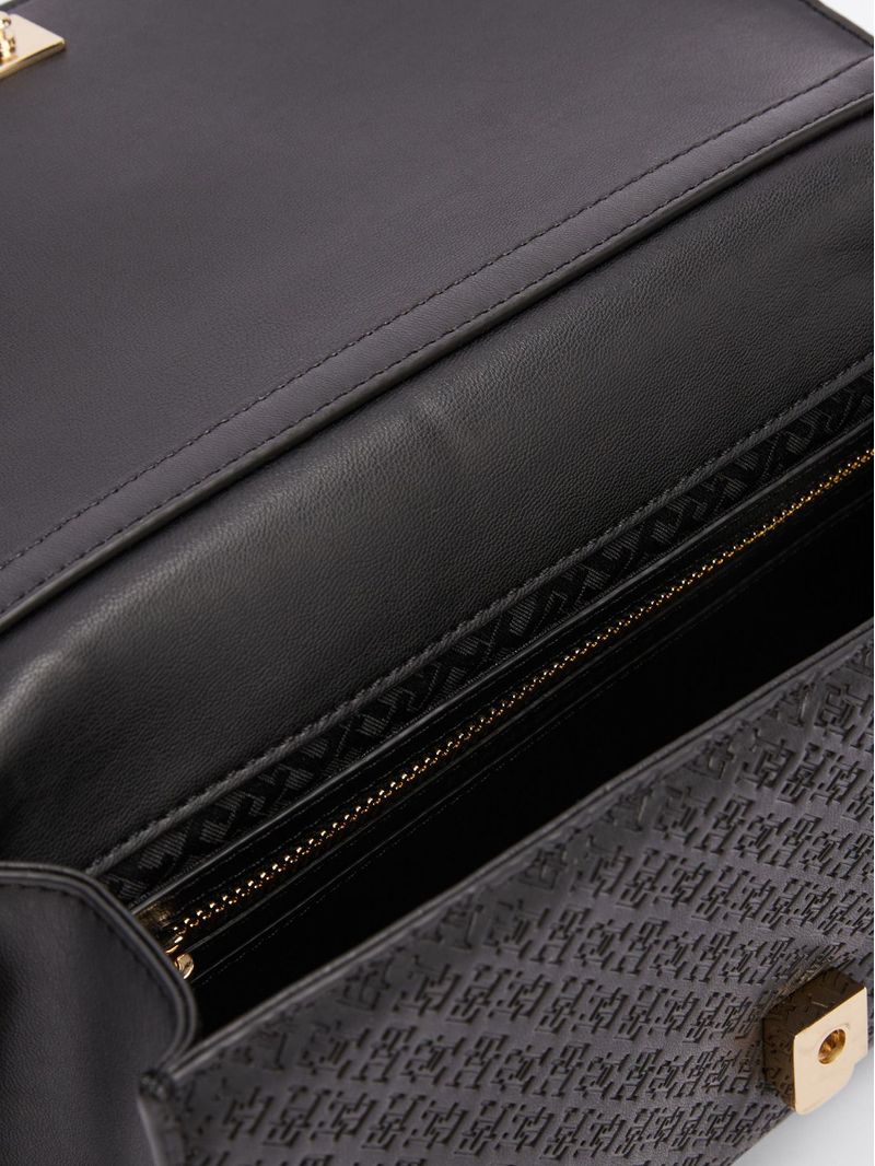 Cartera-de-hombro-con-monograma-TH