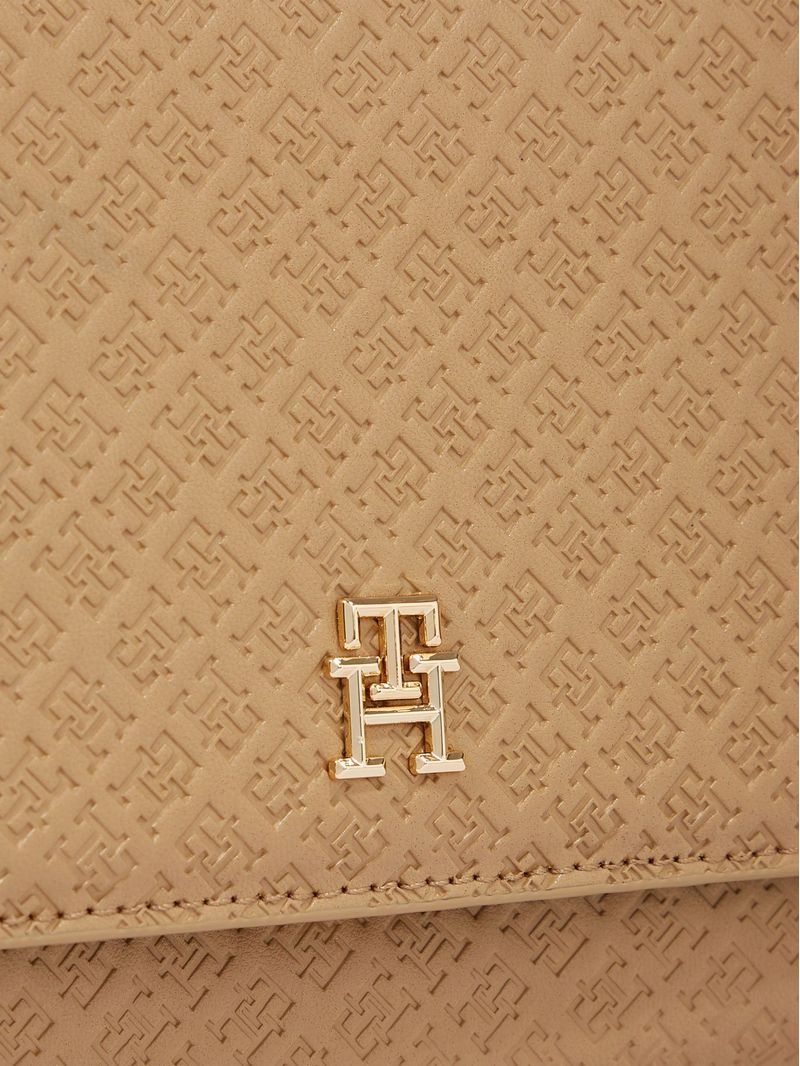Cartera-de-hombro-con-monograma-TH