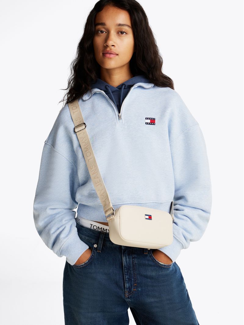 Cartera-Essential-con-logo
