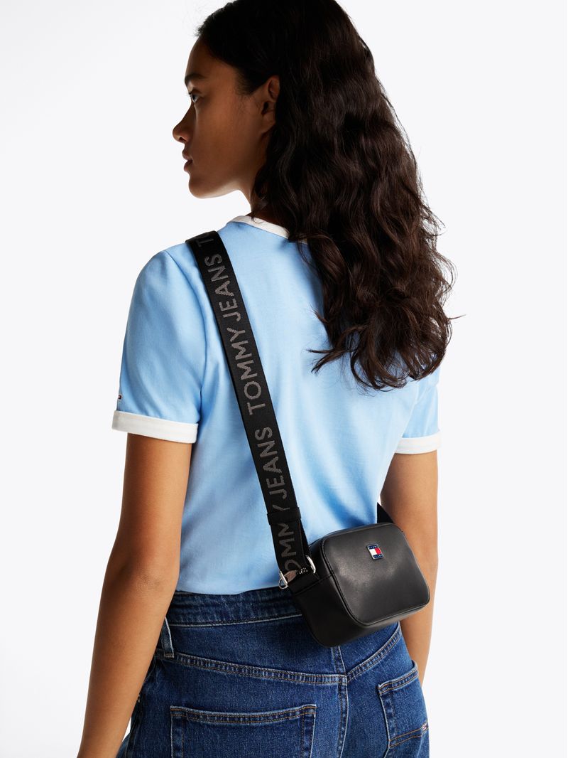 Cartera-Essential-con-logo