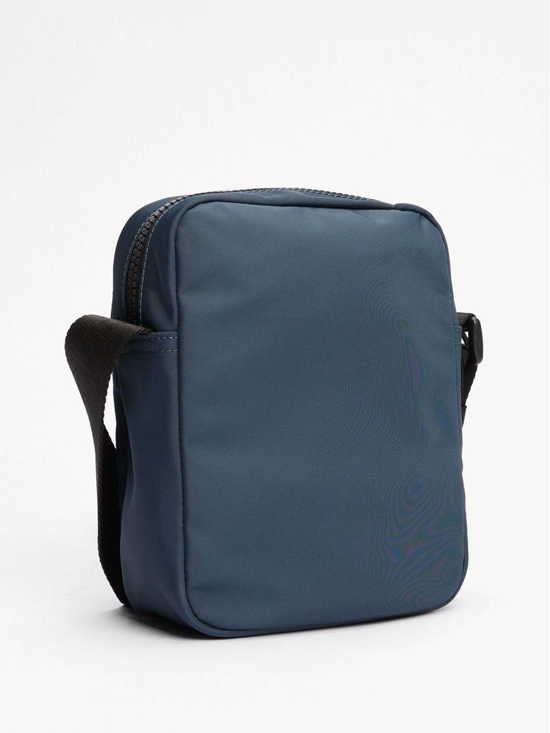 Cartera-reporter-con-logo-engomado