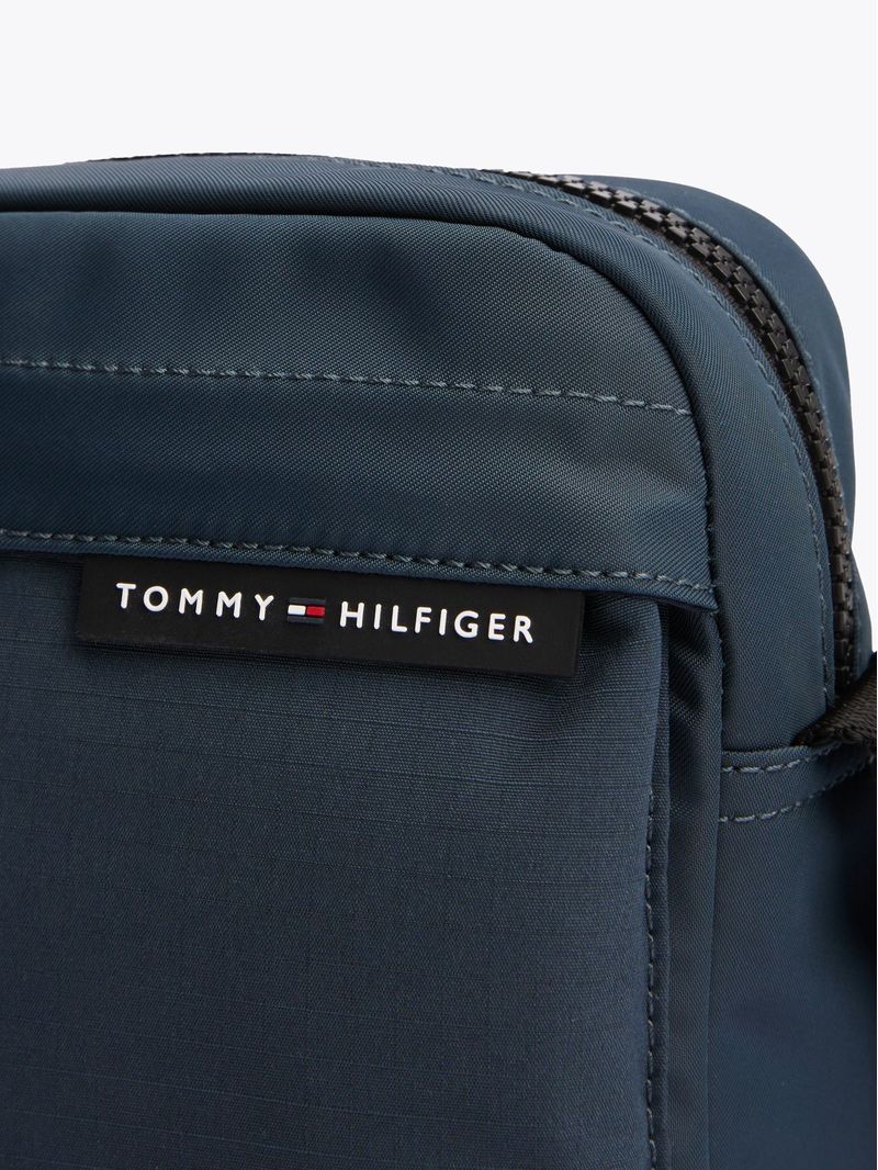 Cartera-reporter-con-logo-engomado