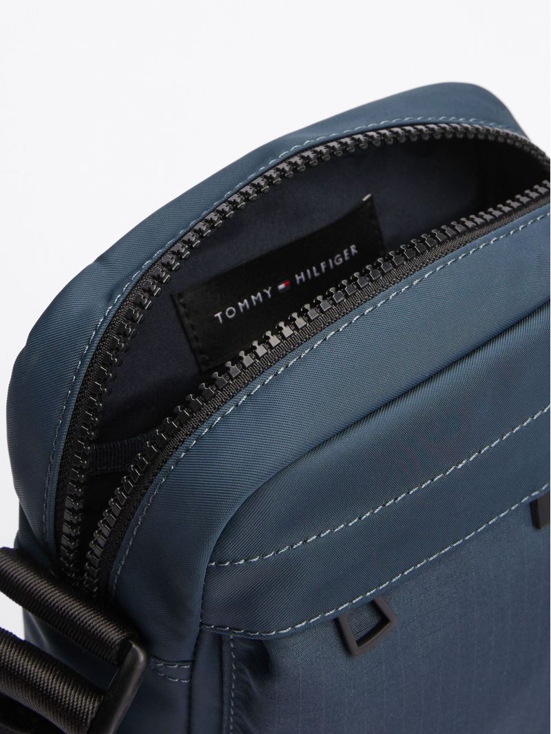 Cartera-reporter-con-logo-engomado