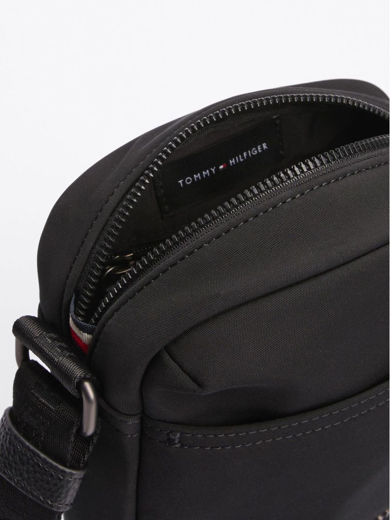 Cartera-reporter-con-logo-metalico