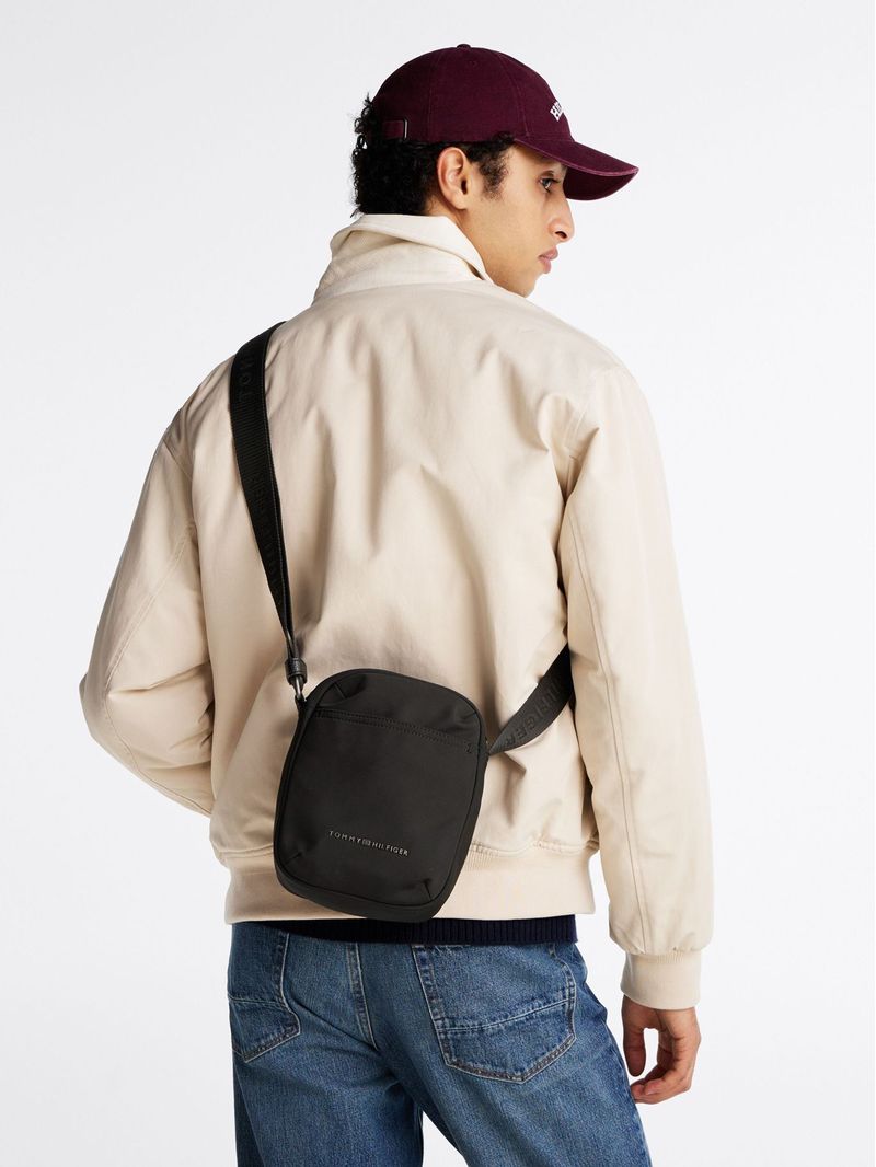 Cartera-reporter-con-logo-metalico