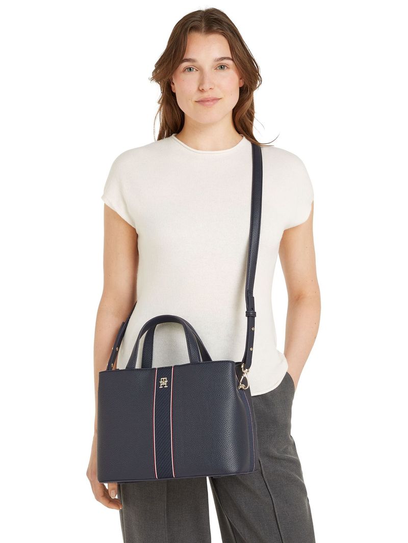Cartera-satchel-con-monograma-TH
